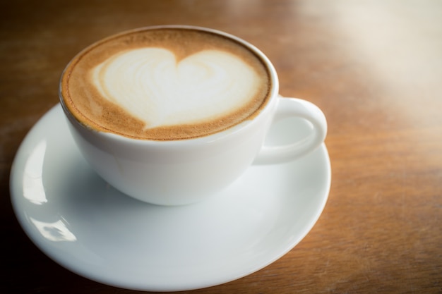 Caffè caldo con schiuma di latte