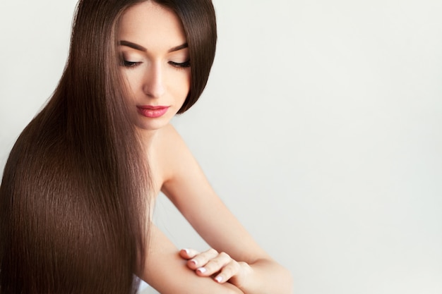 Capelli Bella donna con capelli lunghi sani