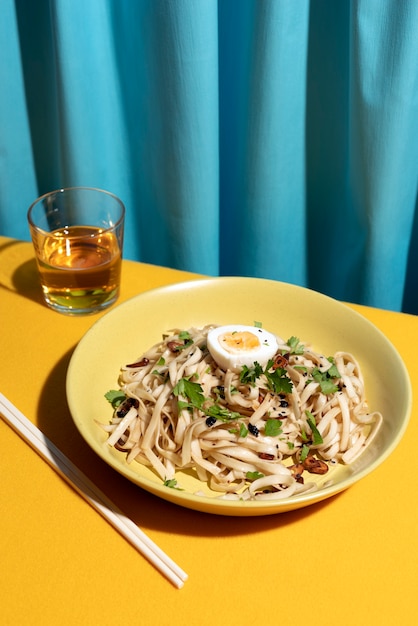 Deliziosa pasta dall'alto sul piatto