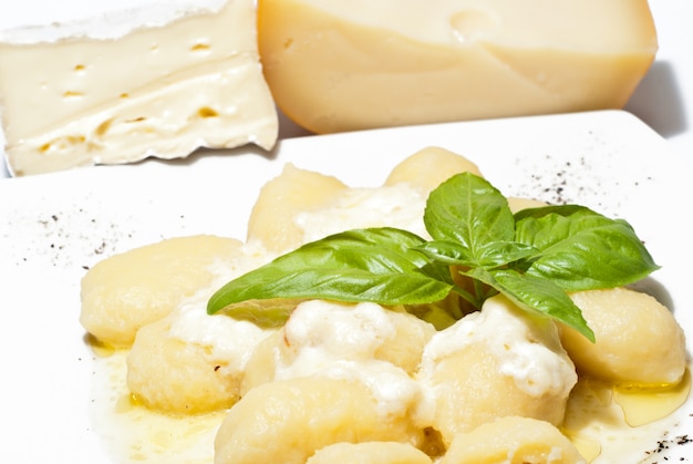 Gnocchi ripieni di quattro formaggi