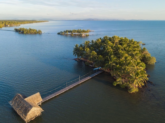 Isola di lumaca nella provincia di Koh Kong Paesaggio tropicale vacanza palma estate Mare Cambogia