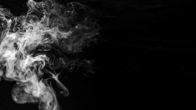 Movimento di fumo su sfondo nero