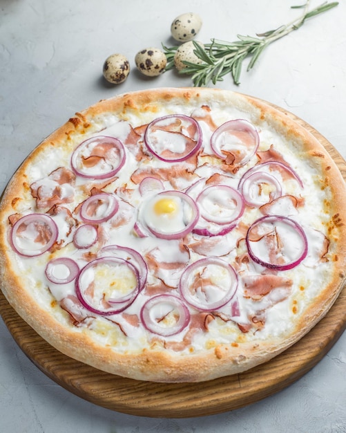 Foto pizza al formaggio bianco sullo sfondo