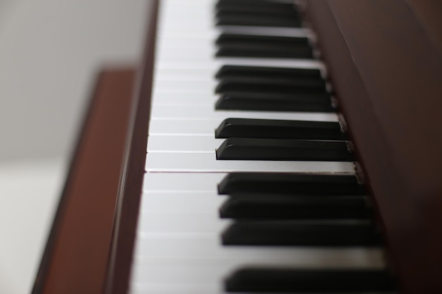 Prossimo piano dei tasti del pianoforte