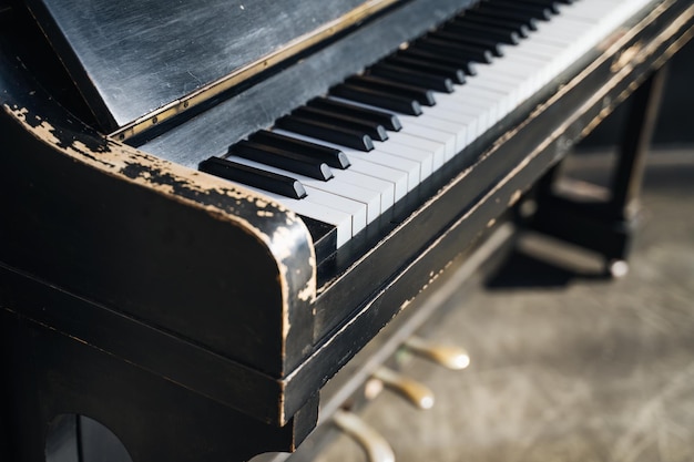 Prossimo piano dei tasti del pianoforte