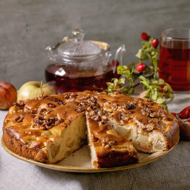 Torta di mele fatta in casa con mele fresche dell'orto