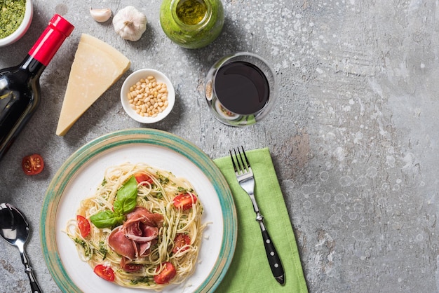 Foto vista ad alto angolo del cibo sulla tavola