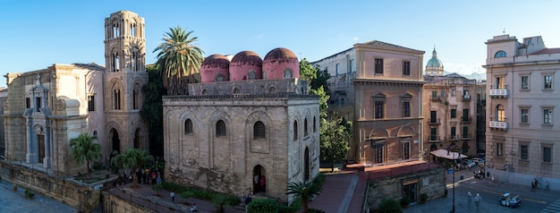 Vista panoramica di Palermo con la chiesa di San Cataldo, in Sicilia