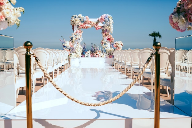 Foto grátis amaizing decorado cerimônia de casamento