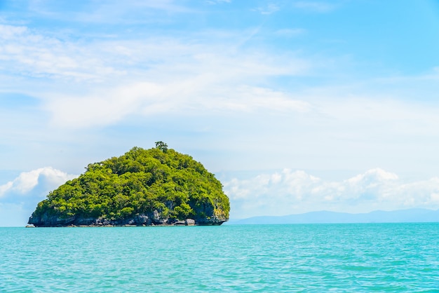 Foto grátis bela ilha tropical e mar na tailândia