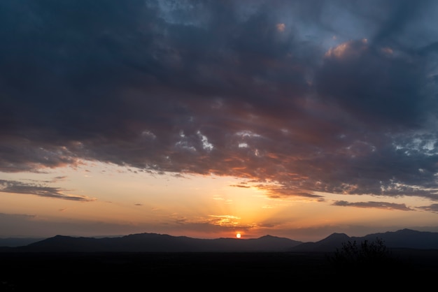 Foto grátis bela paisagem do céu durante o dia