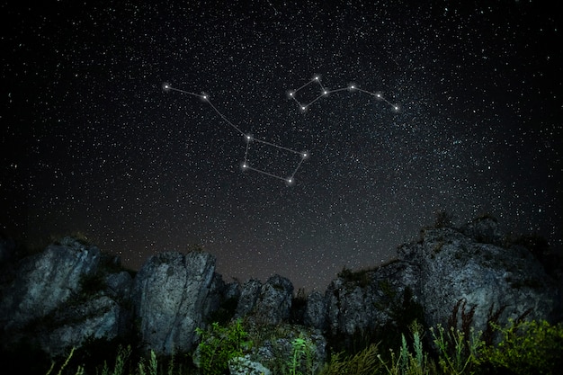 Foto grátis belas constelações com belas montanhas