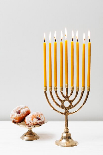 Castiçal tradicional hanukkah titular