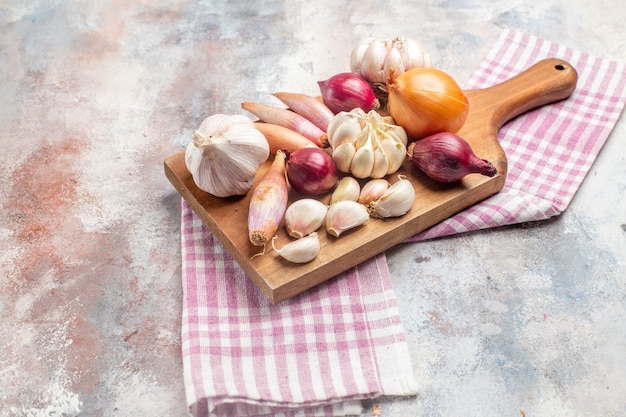 Foto grátis cebola e alho ingredientes frescos para a refeição