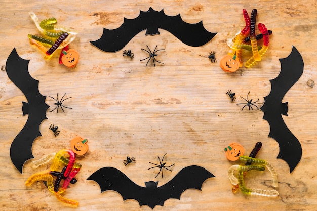 Foto grátis decorações de halloween colocadas no quadro