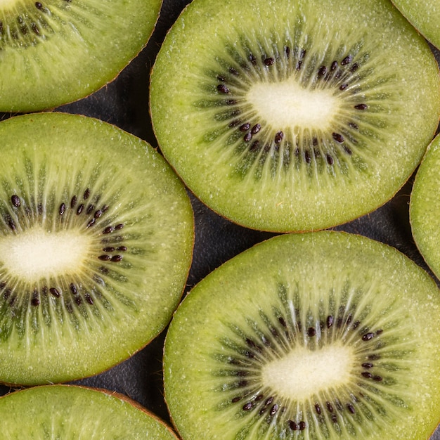 Foto grátis delicioso arranjo de kiwi acima da vista