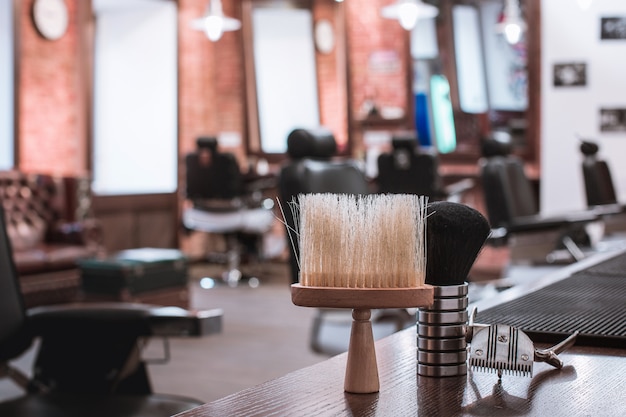 Foto grátis equipamento de barbearia em madeira.