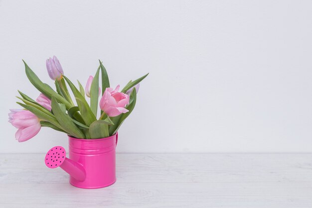 Flores bonitas no vaso de água