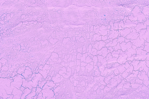 Gesso calcário rosa com fundo de rachaduras