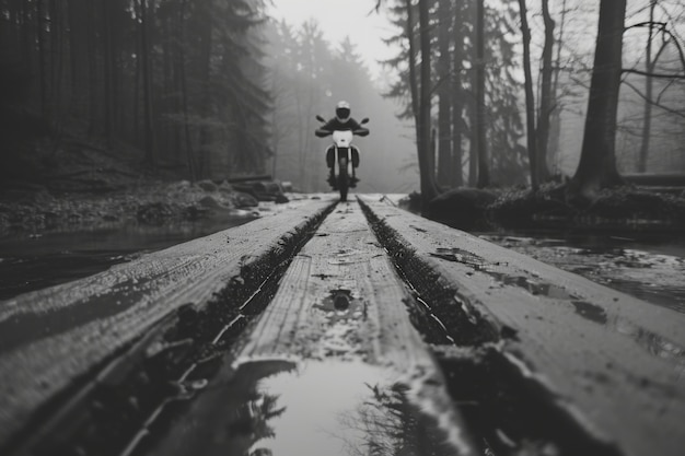 Foto grátis homem correndo de moto de terra