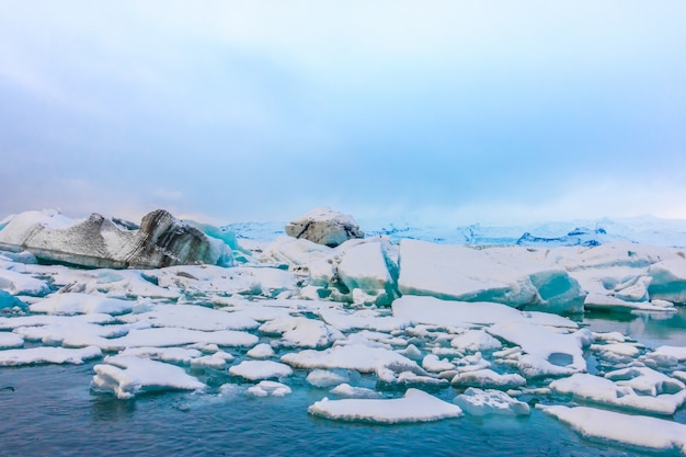 Icebergs em Glacier Lagoon, na Islândia.