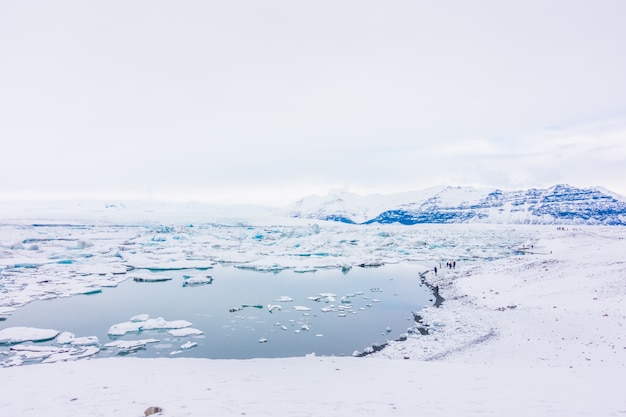 Foto grátis icebergs em glacier lagoon, na islândia.