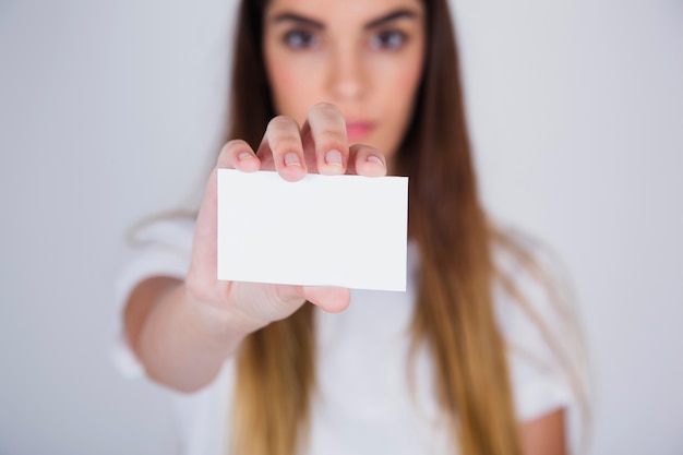 Foto grátis jovem, menina, segurando, negócio, cartão