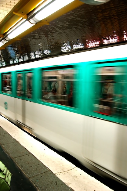 Foto grátis metro turva