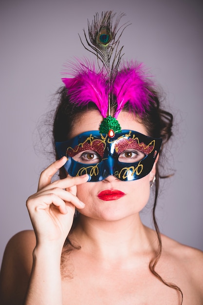 Foto grátis mulher pronta para o carnaval