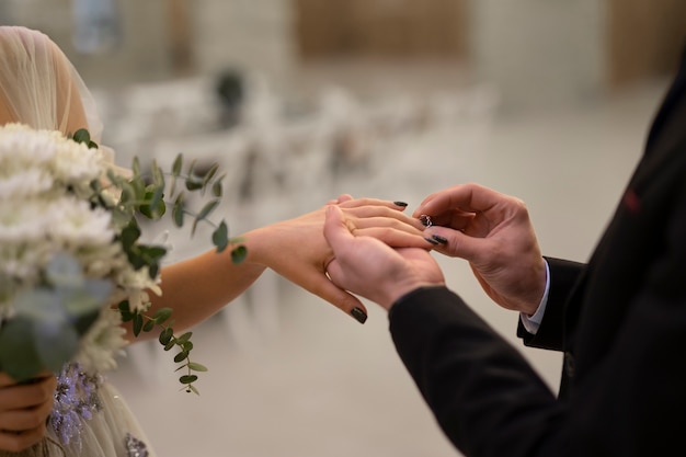 Foto grátis noiva e noivo na recepção do casamento