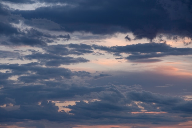 Foto grátis nublado no papel de parede da paisagem do céu