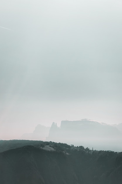 Foto grátis paisagem das montanhas