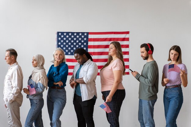 Pessoas esperando para se registrar para votar nos Estados Unidos