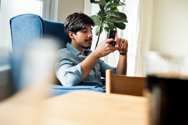 Foto grátis pessoas, usando, telefone móvel