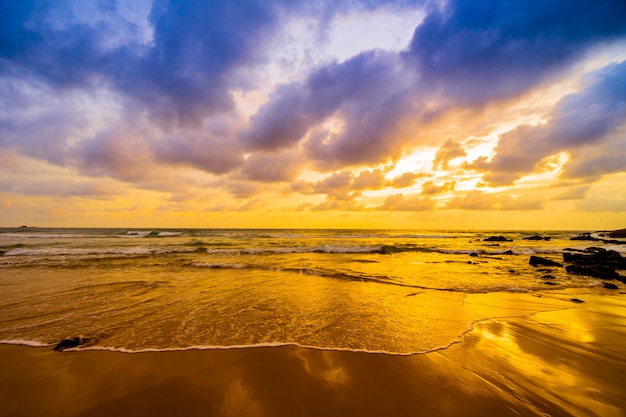 Foto grátis pôr do sol na praia