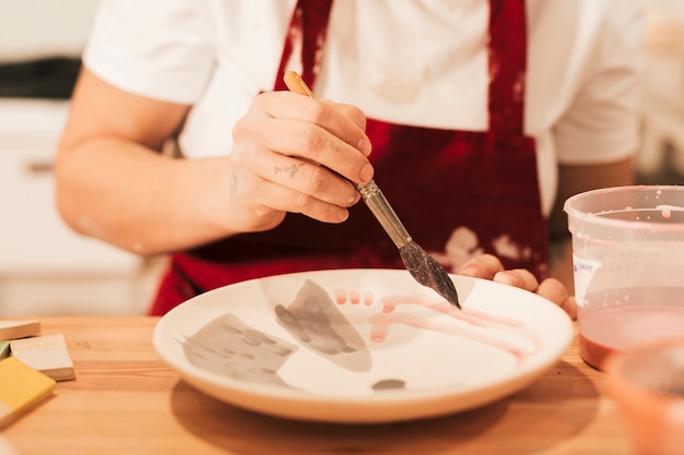 Produção de oficina de pintura de produto de utensílios cerâmicos