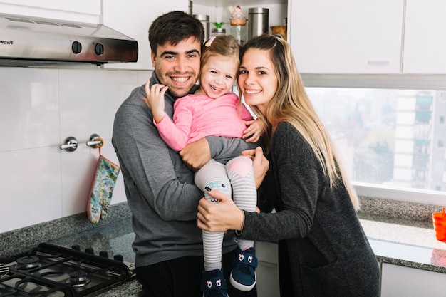 Retrato, de, um, feliz, pais, com, seu, filha, em, cozinha