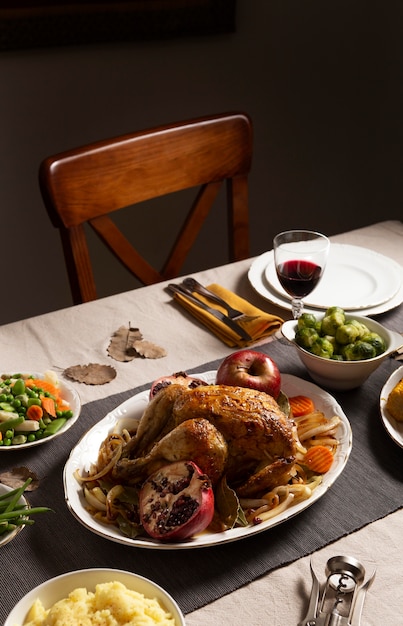 Foto grátis variedade de jantar de ação de graças na mesa