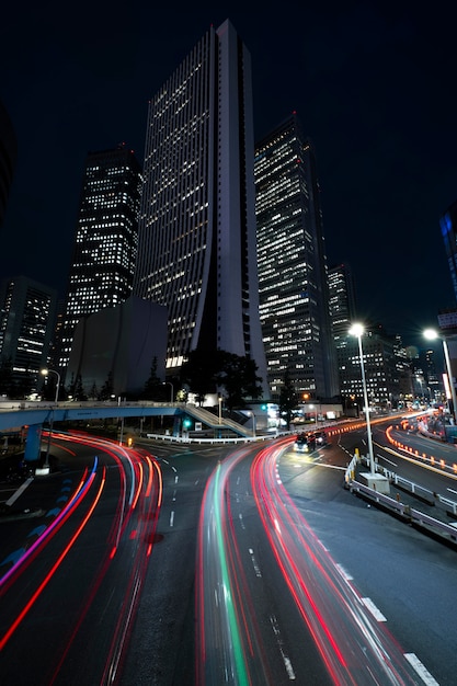 Vida noturna da cidade com brilhos de luz