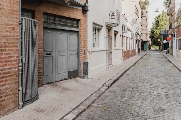 Foto grátis vista de uma rua da cidade com casas