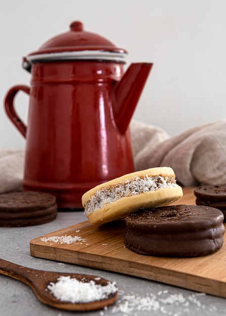 Foto grátis vista frontal de biscoitos alfajores eliciosos