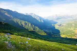 Kostenloses Foto bergtal in pyrenäen