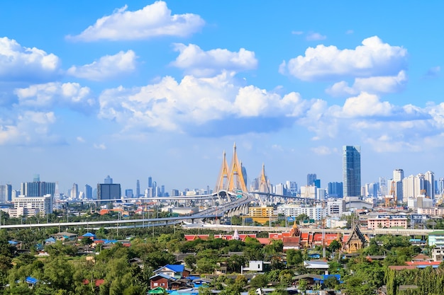 Kostenloses Foto bhumibol-brücke über den fluss chao phraya