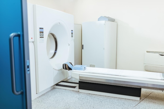 Kostenloses Foto cat-scan-maschine im krankenhaus ohne menschen