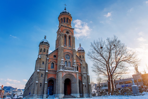 Kostenloses Foto die kirche im dorf jeonju hanok im winter, südkorea