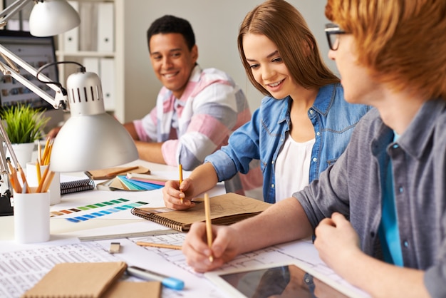 Die Schüler hart arbeiten