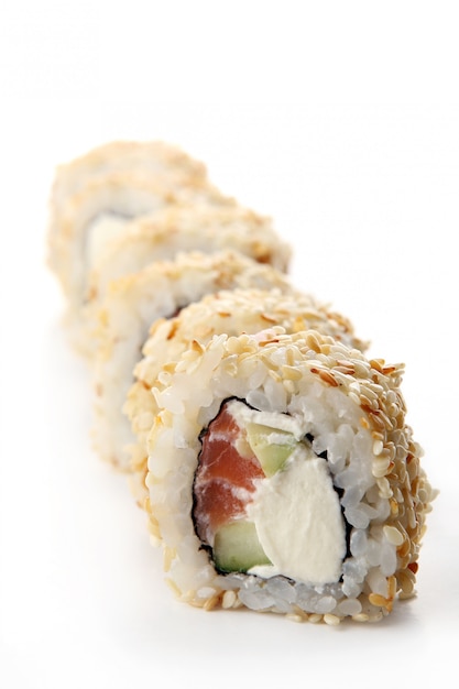 Kostenloses Foto eine frische und leckere sushi-rolle