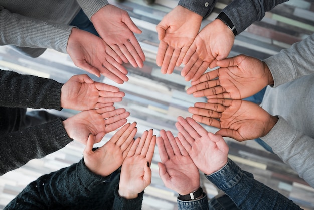 Kostenloses Foto gemeinschaftskonzept mit händen von menschen