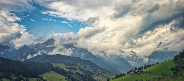 Kostenloses Foto luftaufnahme der bergketten