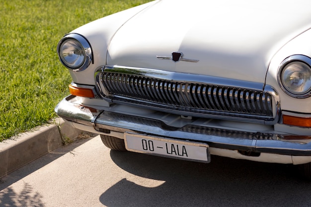 Kostenloses Foto lustiges nummernschild am fahrzeug